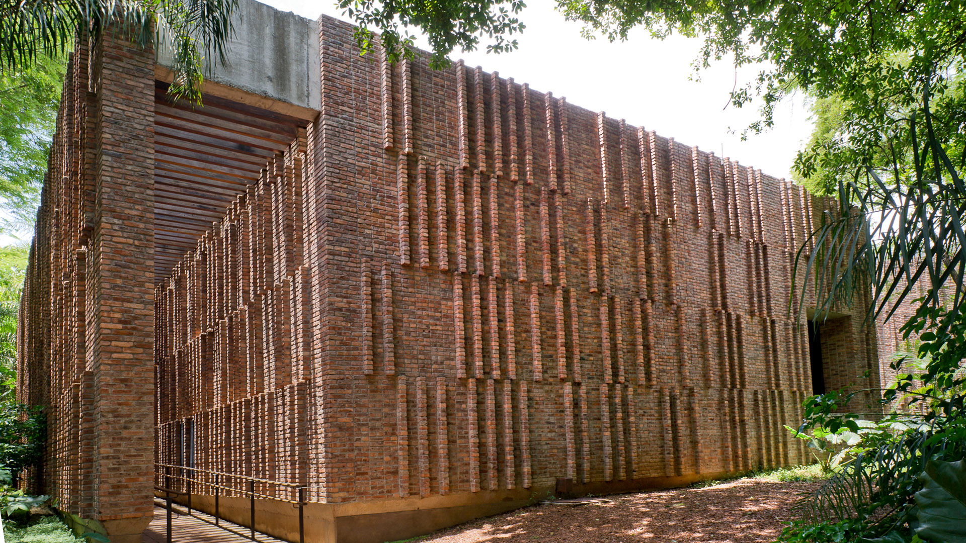 Exterior da Galeria Claudia Andujar Maxita Yano em Inhotim