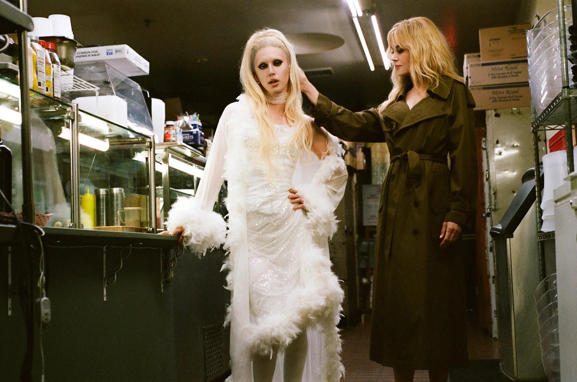 Troye Sivan e Nicole Kidman em uma cena do clipe de She’s the Best